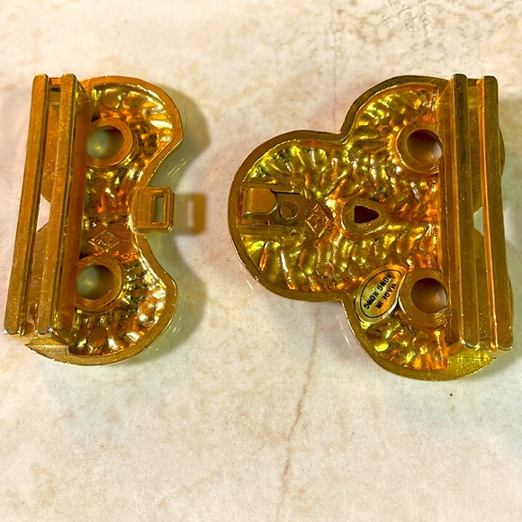 Gold Buckle Set - Picture 2 of 4